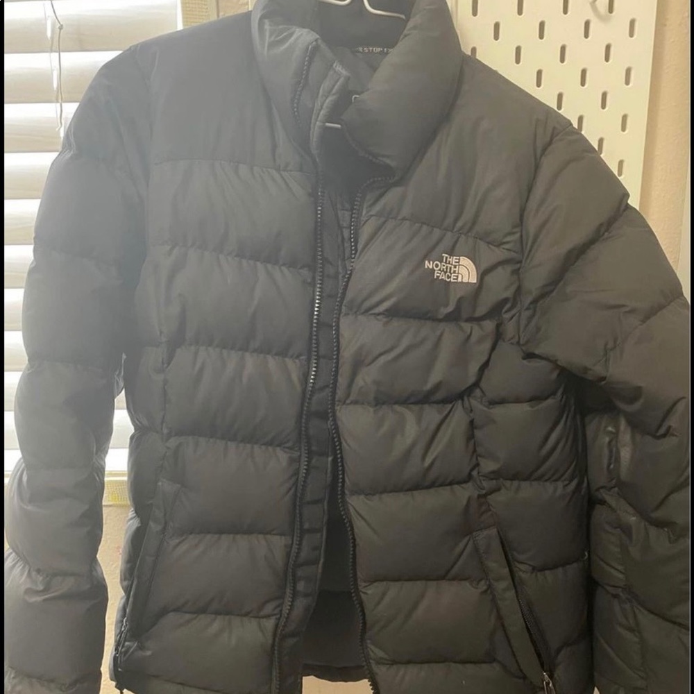 Womens north face 700 black puffer jacket!! womens size xs. Excellent condition!